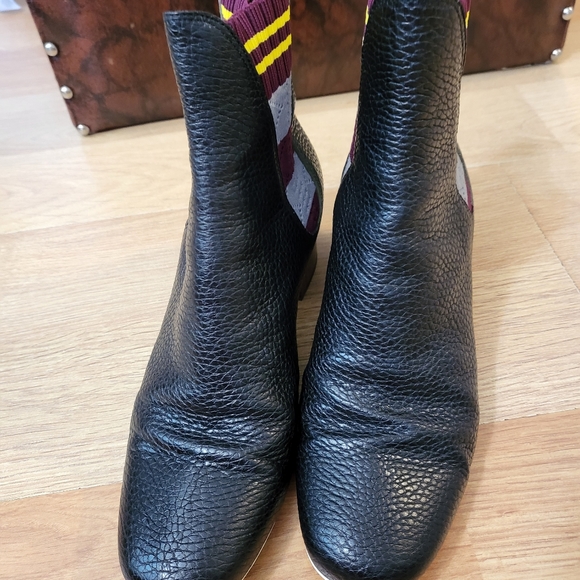Authentic Fendi boots - Picture 4 of 8